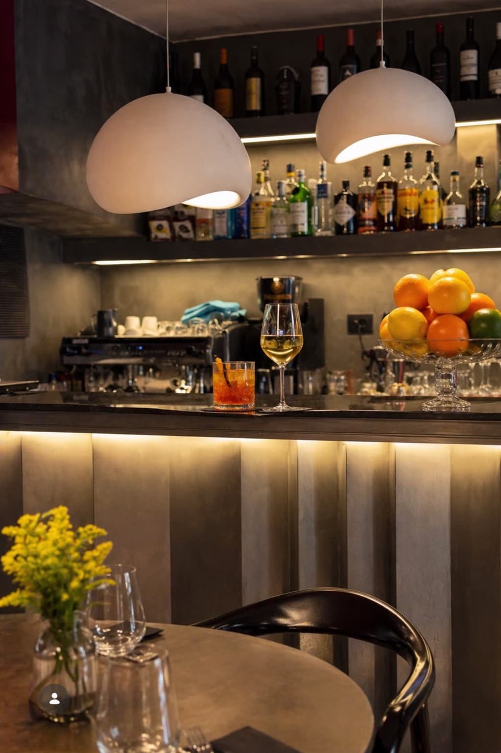 Cocktail lounge 1